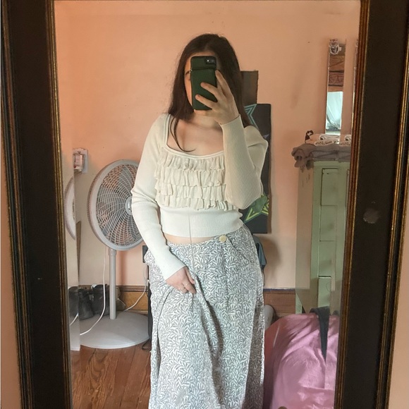 *Sold* Tiered ruffle front top size S/M - Picture 2 of 11